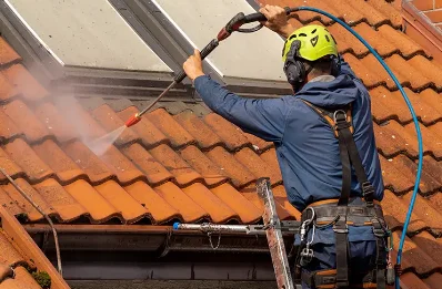 Démoussage et hydrofuge de toiture à Grandcamp-Maisy